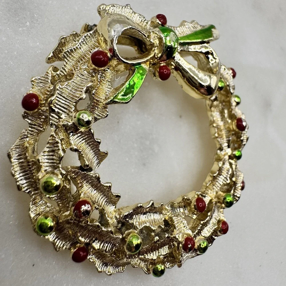 Vintage Christmas‎ Wreath Brooch Gerry's Gold Tone Red Green Bow Holiday Pin